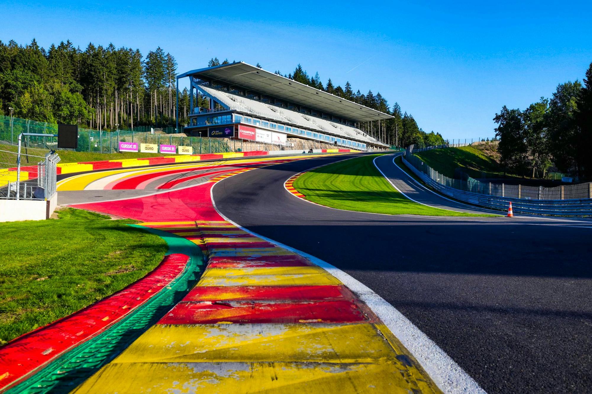 Aston Martin Vantage S - Spa Francorchamps